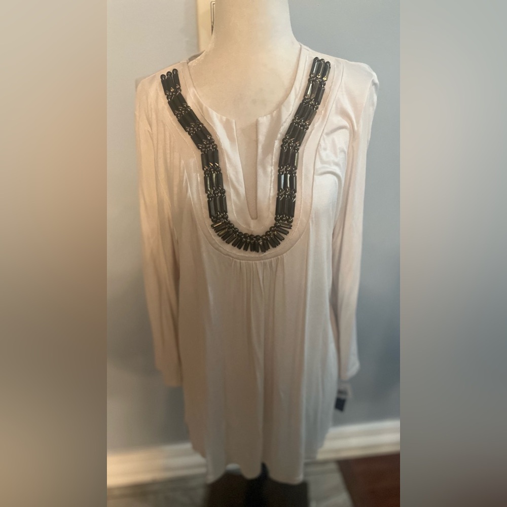 Status By Chenault  Womans Top W/ Embellishments!!